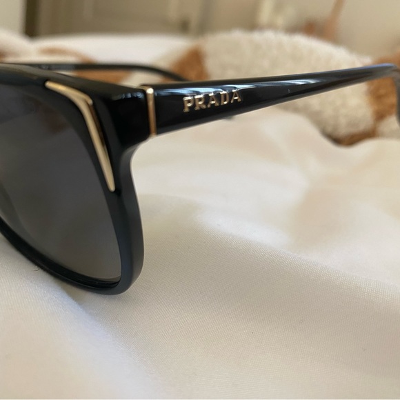 Polarized Prada sunglasses - Picture 5 of 5